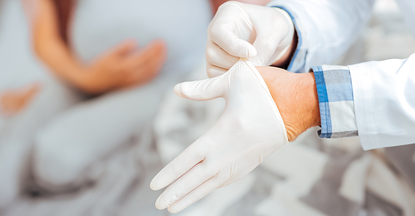 Low-Weight Nitrile Examination Glove